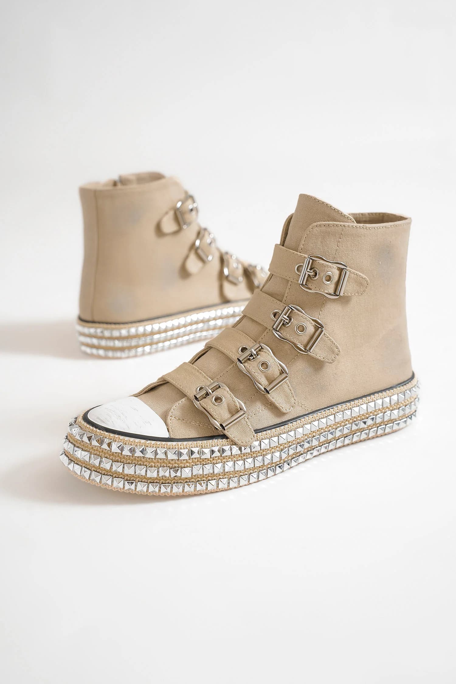 Aura Stylo - Beast Fashion Multi-Buckle Straps Studded Platform Sneakers