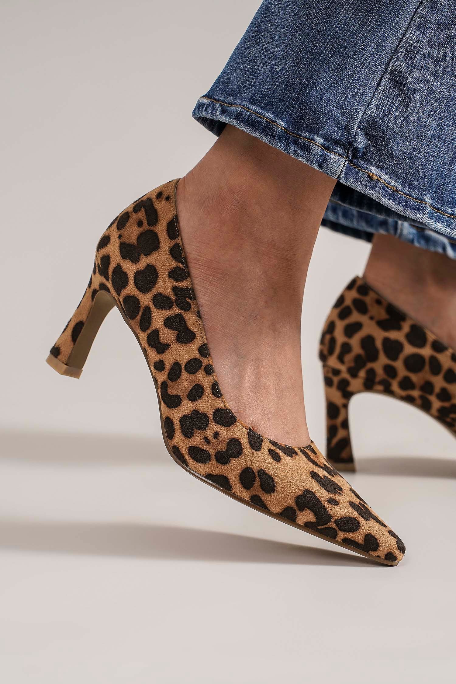 Aura Stylo - Beast Fashion Faux Suede Leopard Point Toe Pumps