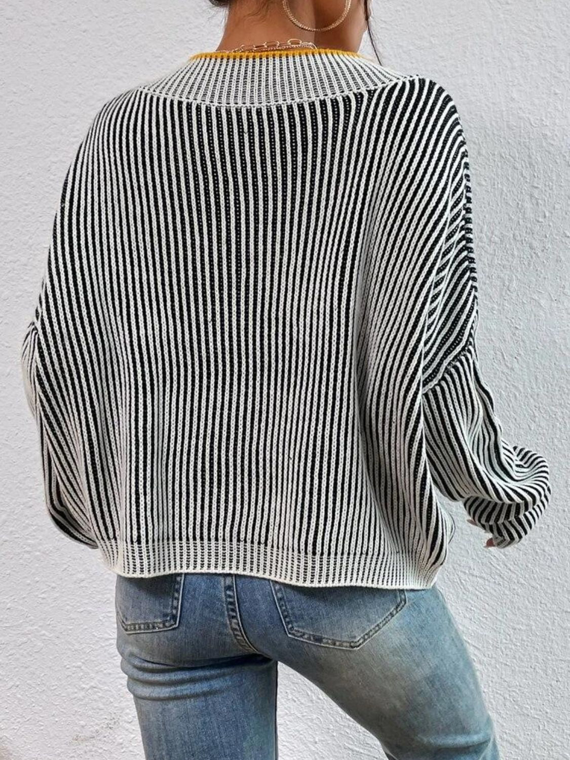 Aura Stylo - Striped V-Neck Long Sleeve Sweater