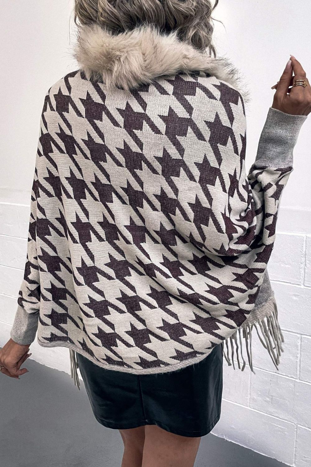 Chic Houndstooth Fringe Hem Poncho