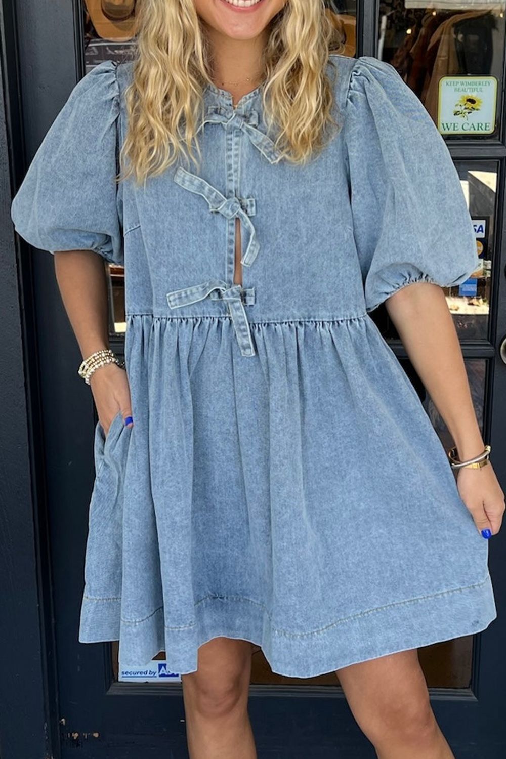 Aura Stylo - Bowknot Round Neck Half Sleeve Denim Dress