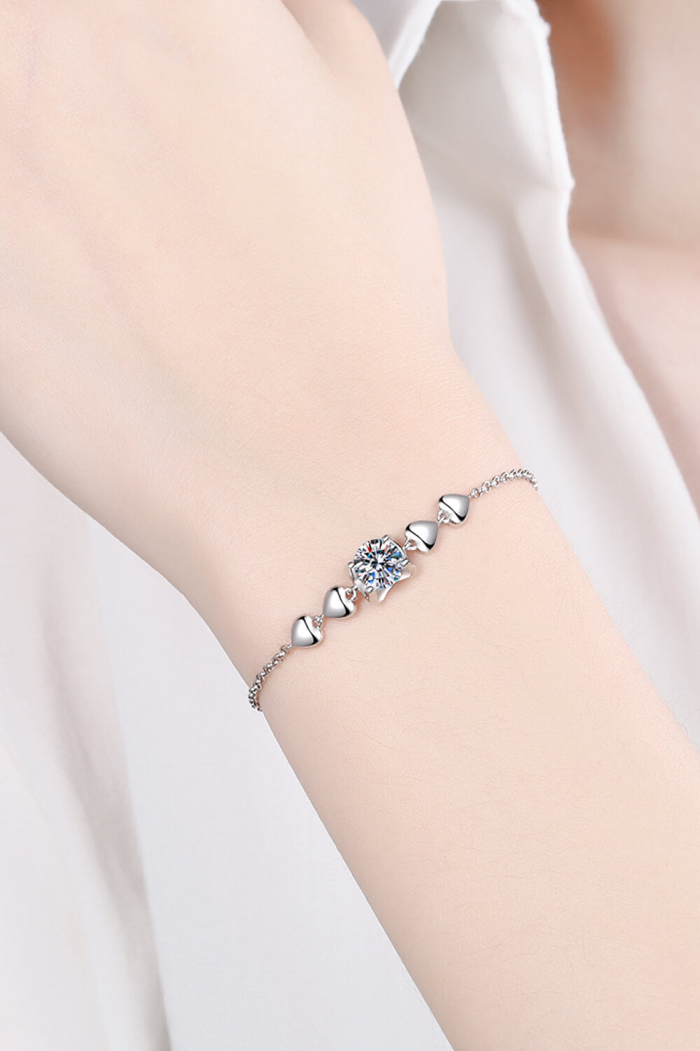 Aura Stylo - 1 Carat Moissanite Heart Bracelet