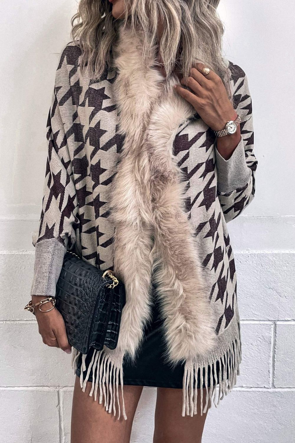 Chic Houndstooth Fringe Hem Poncho