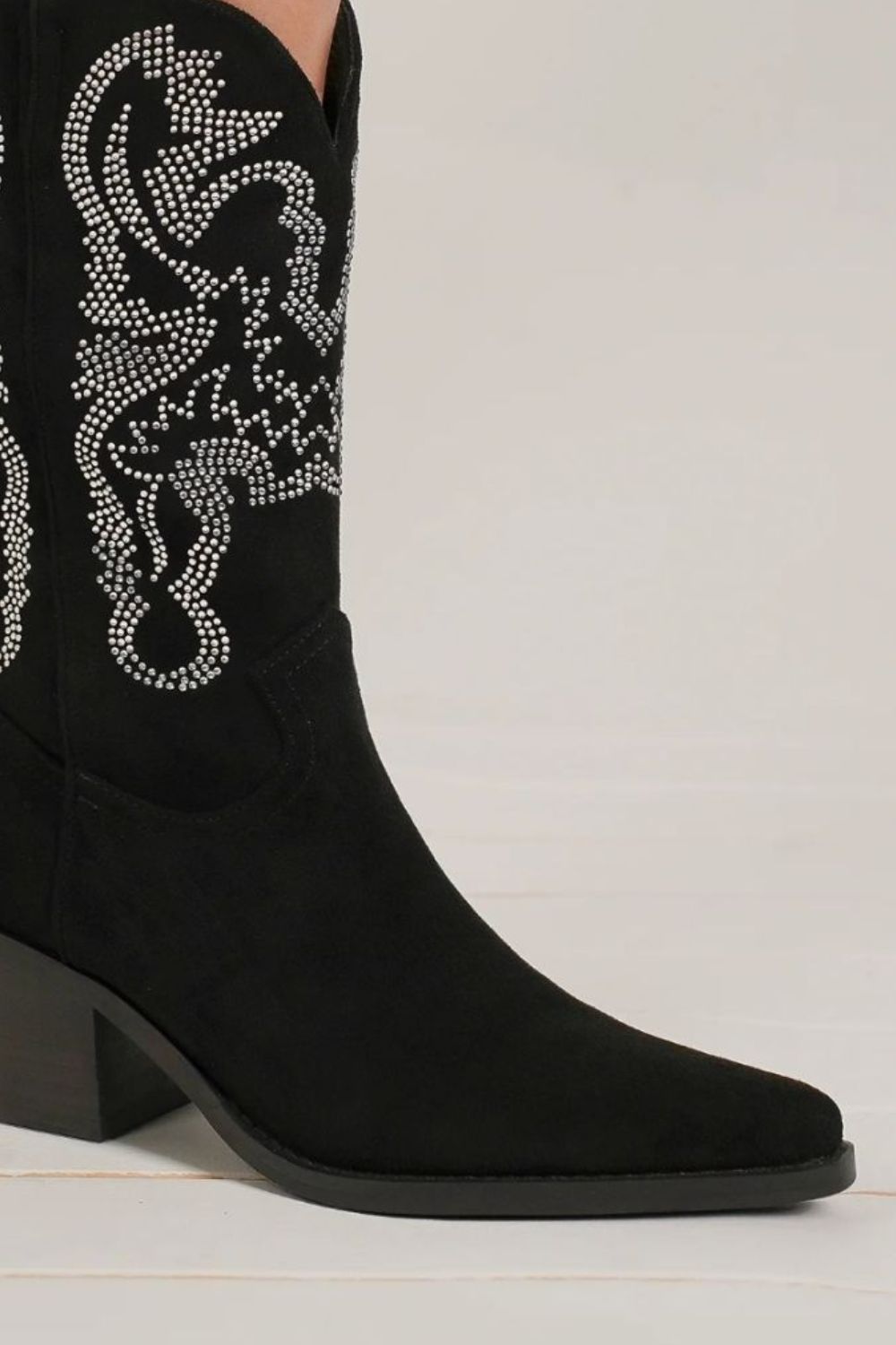 Aura Stylo - Beast Fashion Rhinestone Detail Point Toe Boots