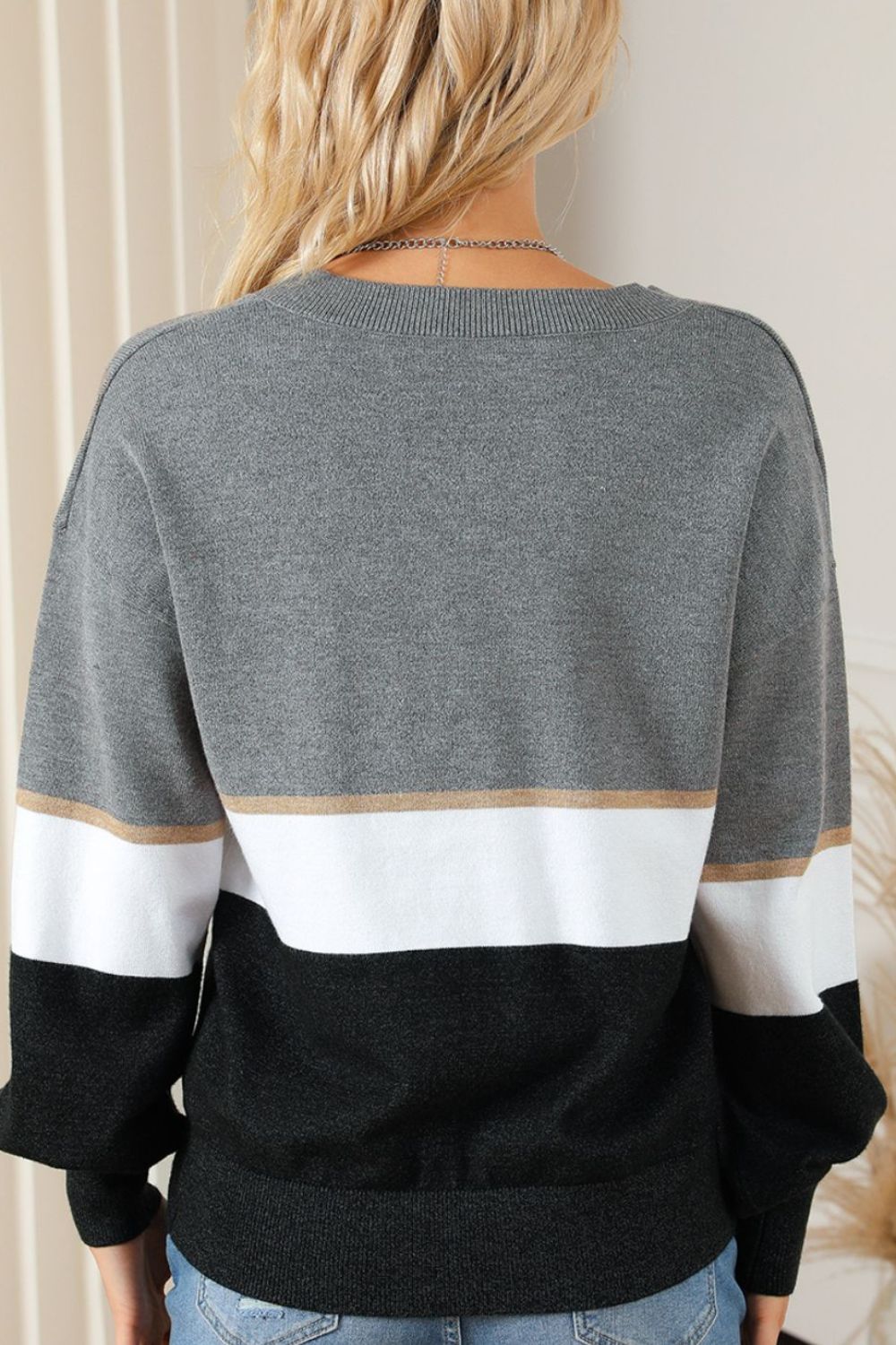 Aura Stylo - Striped V-Neck Long Sleeve Sweater