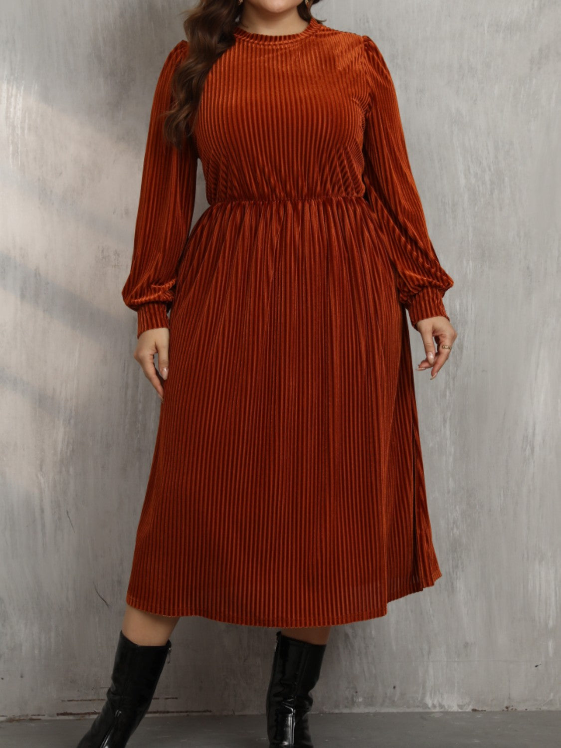 Aura Stylo - Plus Size Round Neck Long Sleeve Midi Dress