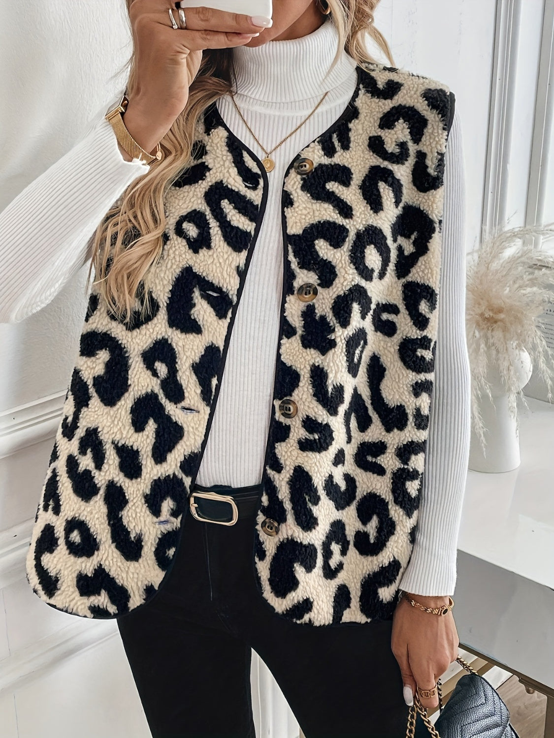 Aura Stylo - Leopard Button Up Sherpa Vest