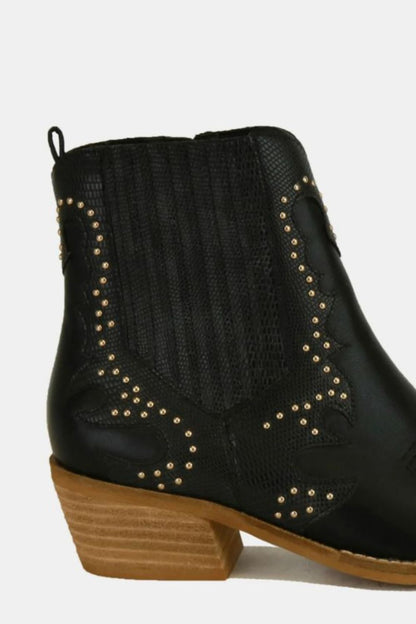 Aura Stylo - Beast Fashion Studded Detail Point Toe Boots