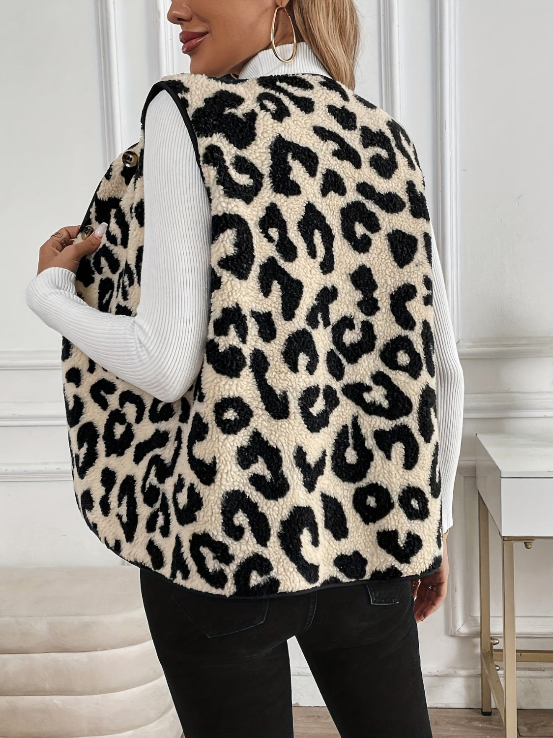 Aura Stylo - Leopard Button Up Sherpa Vest