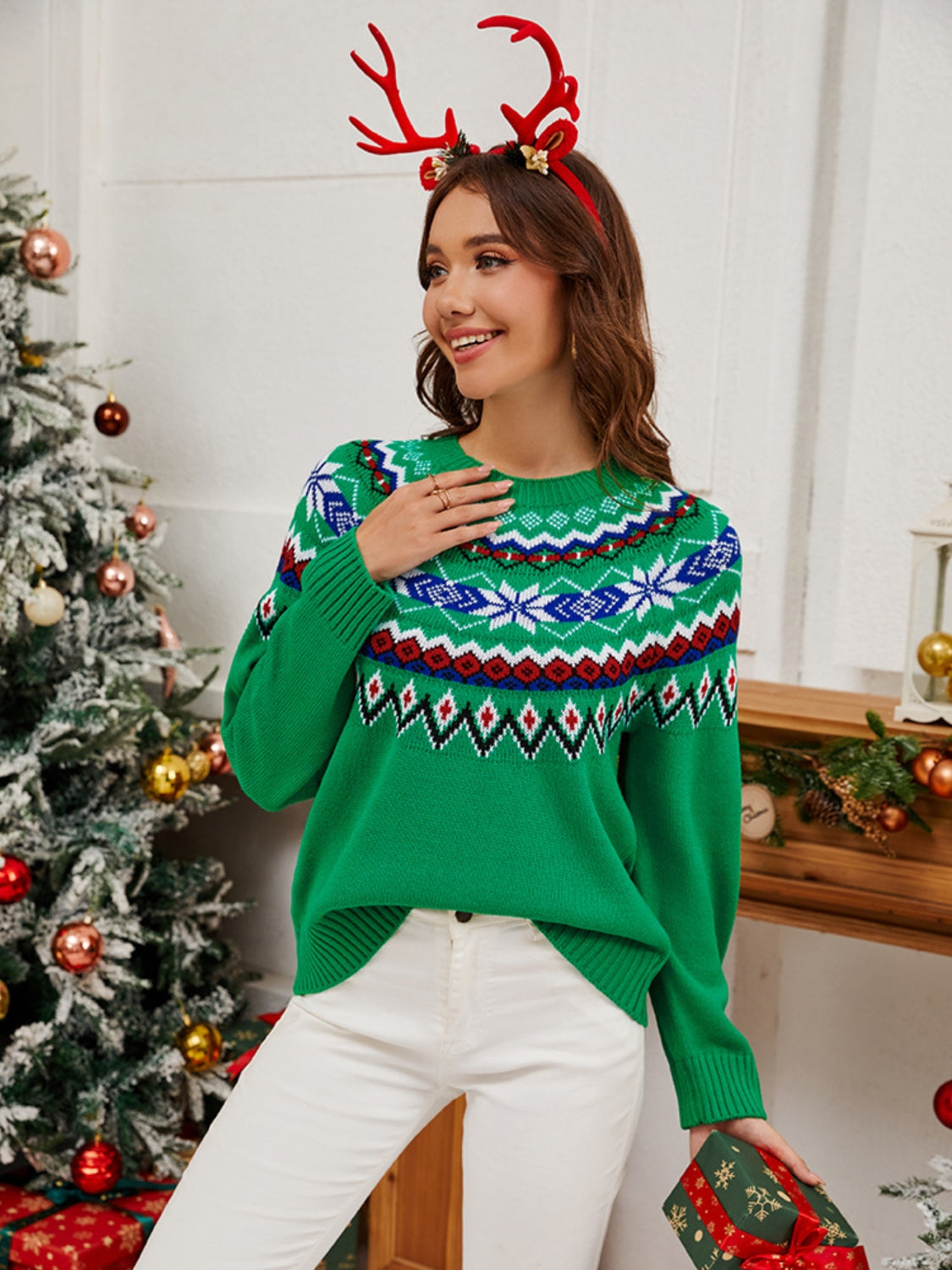 Aura Stylo - Geometric Round Neck Long Sleeve Sweater