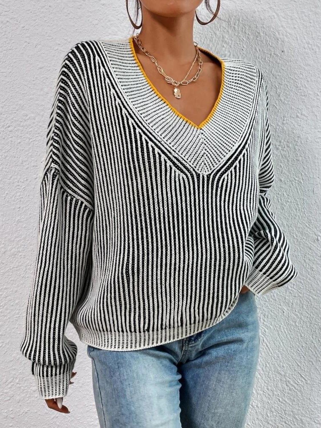 Aura Stylo - Striped V-Neck Long Sleeve Sweater